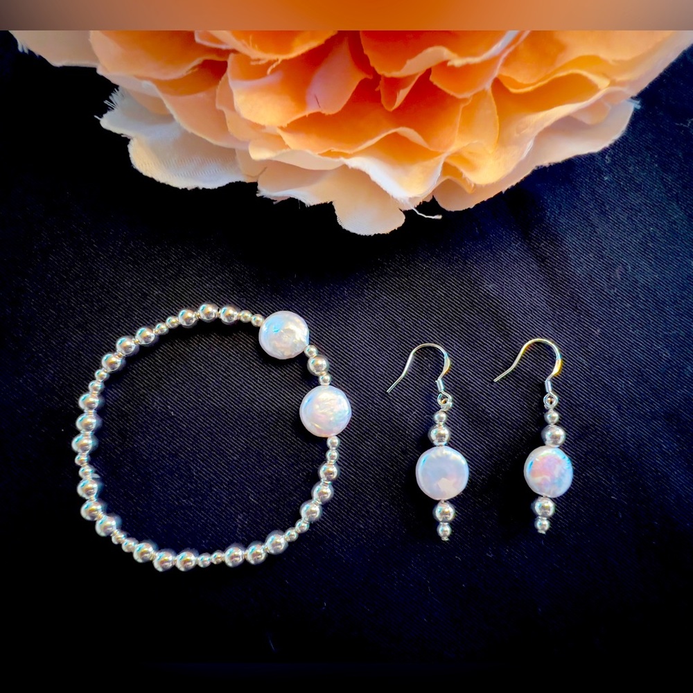 Beautiful 926 sterling silver and genuine freshwater pearl bracelet and earrings